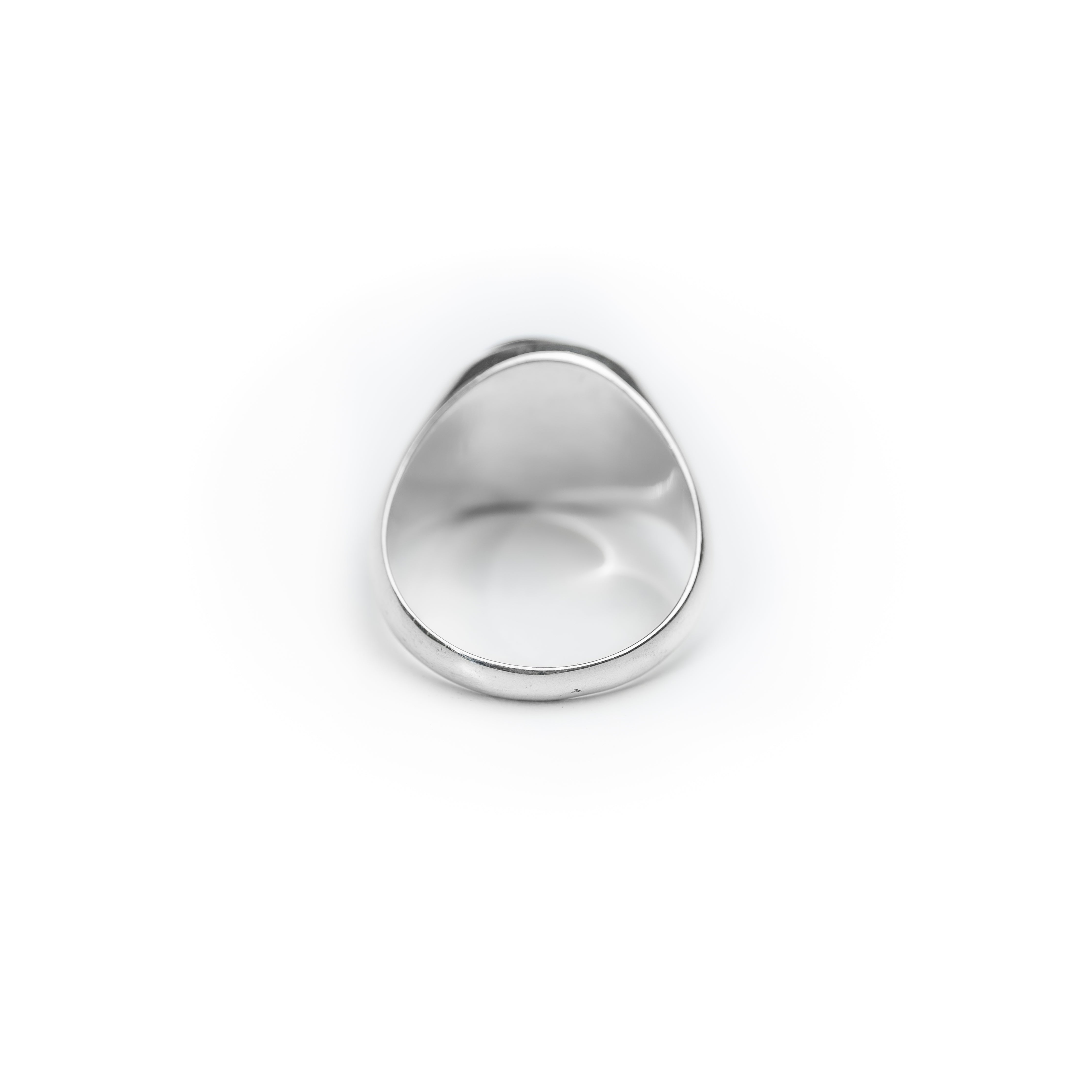 Black Star Round Cabochon ring – HASH.