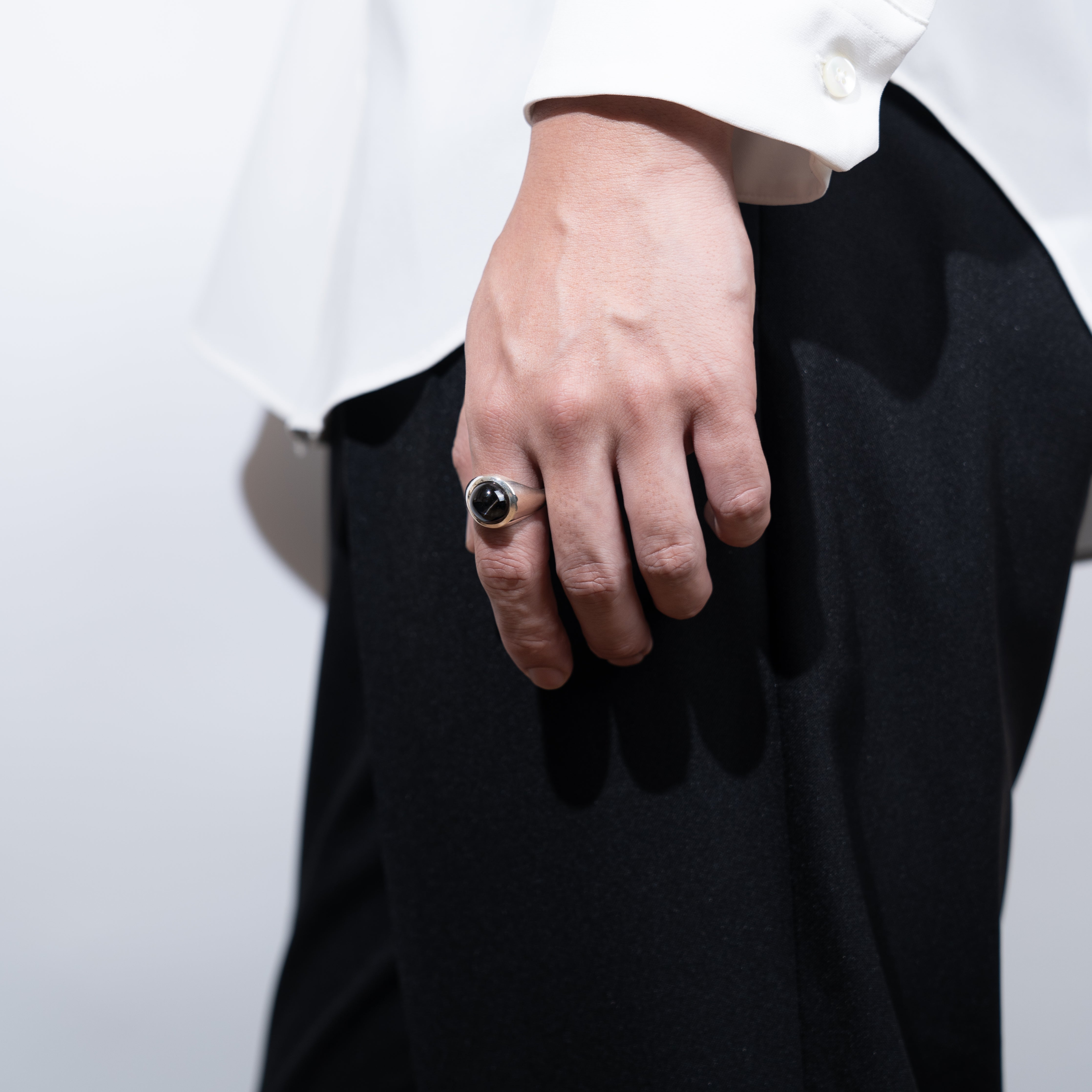 Black Star Round Cabochon ring – HASH.